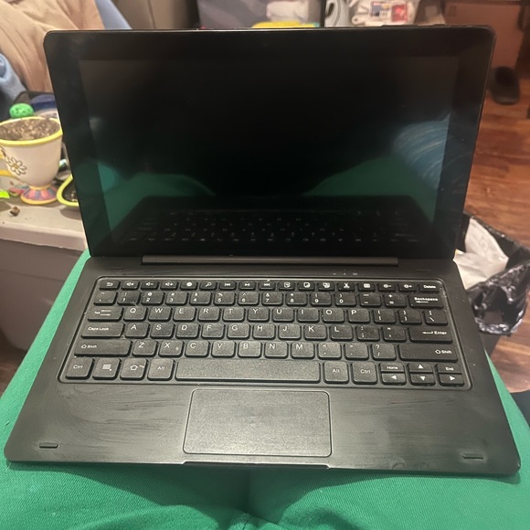 Insignia 15.6 inch Tablet with Keyboard - Picture 4 of 6